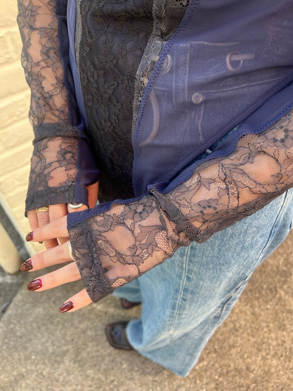 「PUBLIC TOKYOのレースボディスーツ（Tシャツ/カットソー、ブルー系）」を使った、福田優花さん（レディース・163cm）の秋コーディネートの7枚目の写真