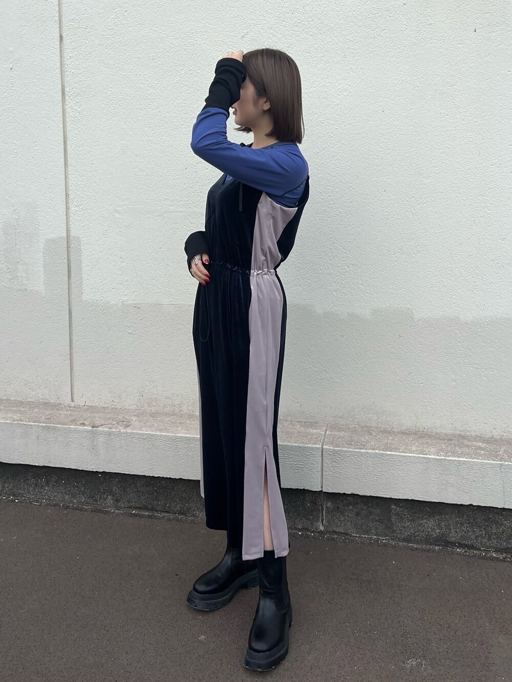 「キャミワンピ」｜「CITY TOKYOのバイカラースリーブシアートップス（Tシャツ/カットソー、ブルー系）」を使った、福田優花さん（レディース・163cm）の秋コーディネートの3枚目の写真