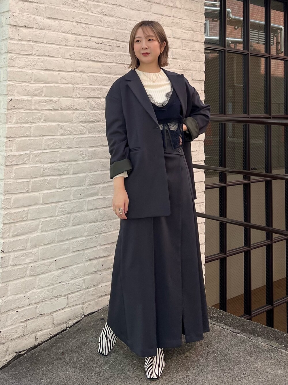 「PUBLIC TOKYOのウーリートラペーズスカート（スカート、グレー系）」を使った、福田優花さん（レディース・163cm）の秋コーディネートの2枚目の写真