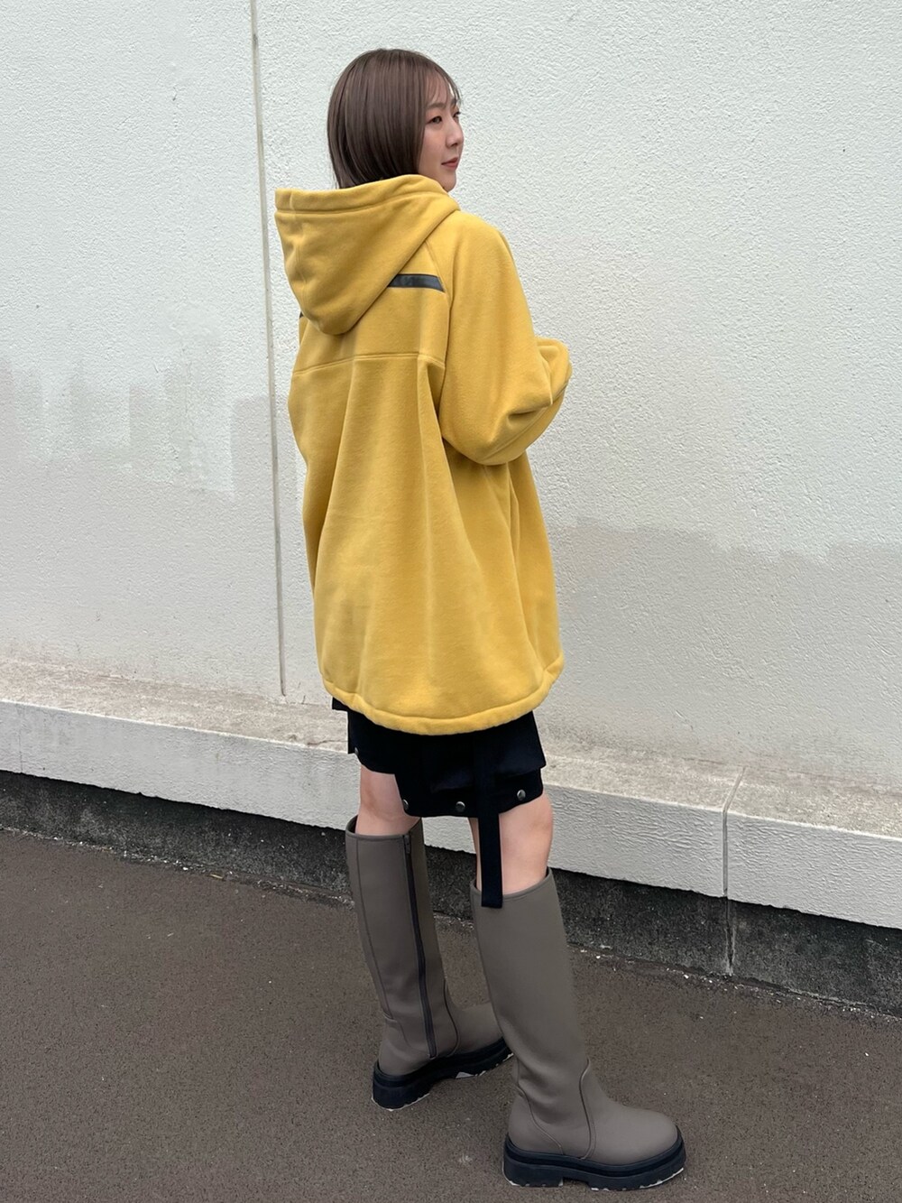 「フリース、パーカー」｜「CITY TOKYOのハーフジップフリースオーバーパーカー（パーカー、イエロー系）」を使った、福田優花さん（レディース・163cm）の冬コーディネートの3枚目の写真