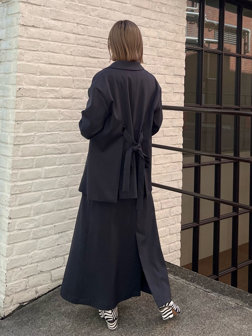 「PUBLIC TOKYOのウーリートラペーズスカート（スカート、グレー系）」を使った、福田優花さん（レディース・163cm）の秋コーディネートの3枚目の写真