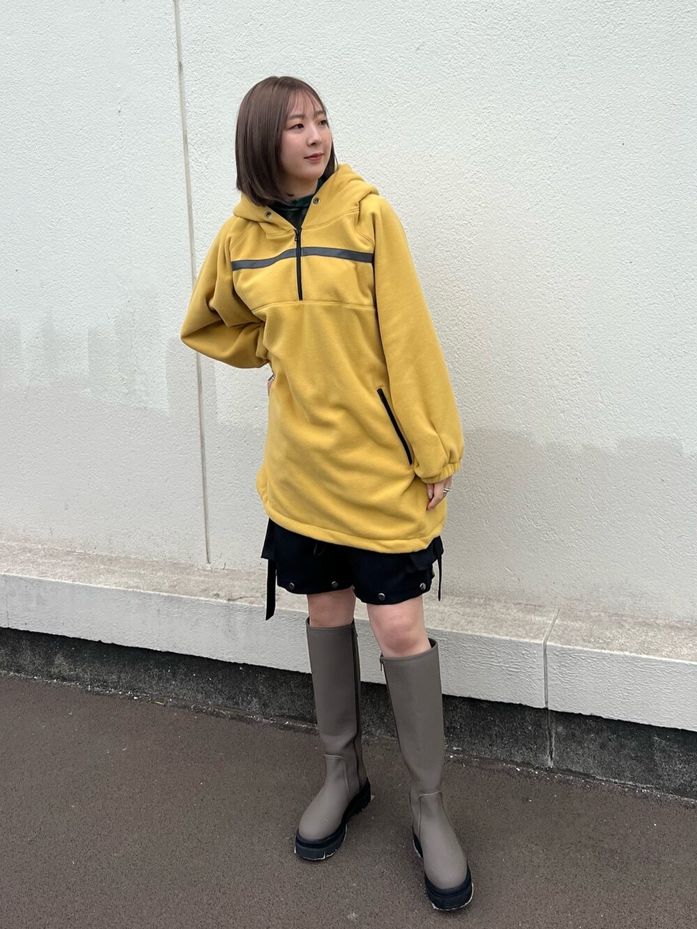 「フリース、パーカー」｜「CITY TOKYOのハーフジップフリースオーバーパーカー（パーカー、イエロー系）」を使った、福田優花さん（レディース・163cm）の冬コーディネートの2枚目の写真