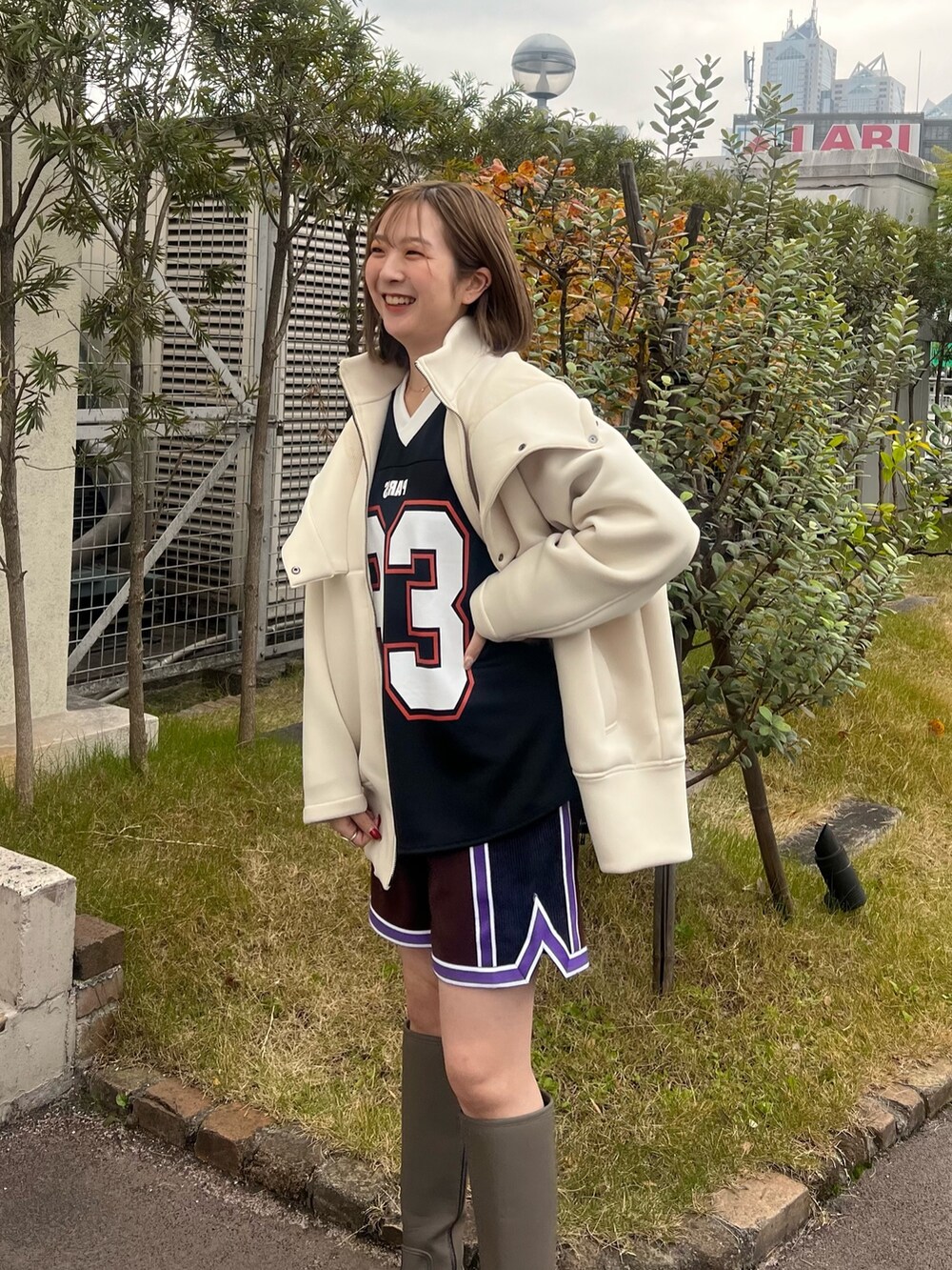 「ファッションを楽しもう、ナンバリング、バスパン、ショーツ」｜「CITY TOKYOのダンボールフーディーブルゾン（ブルゾン、ホワイト系）」を使った、福田優花さん（レディース・163cm）の冬コーディネートの6枚目の写真
