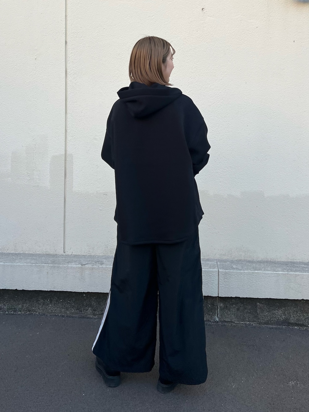 「CITY TOKYOのダンボールメキシカンパーカーフーディー（パーカー、ブラック系）」を使った、福田優花さん（レディース・163cm）の冬コーディネートの4枚目の写真