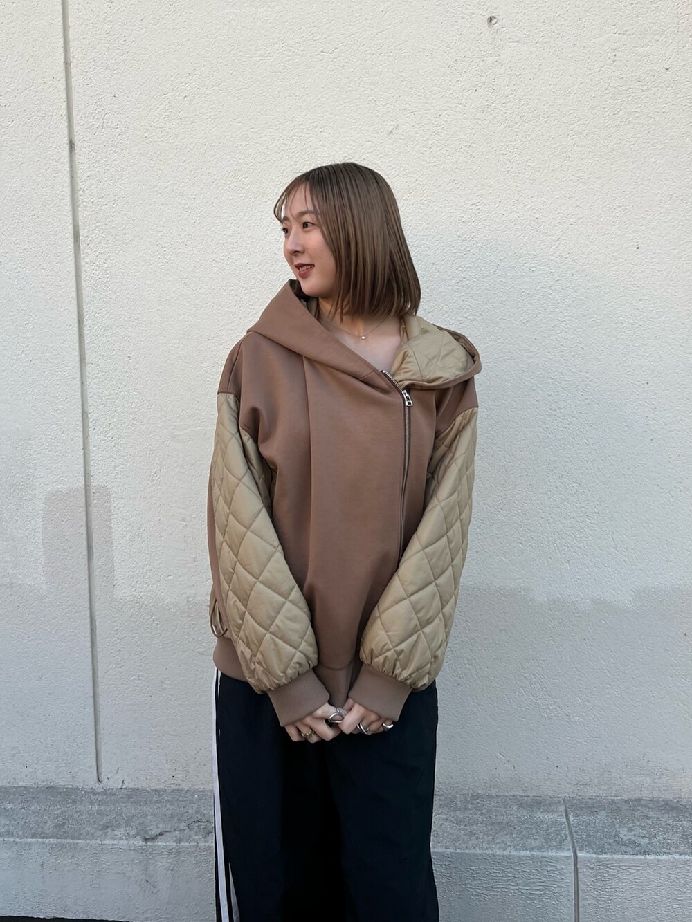 「CITY TOKYOのサイドラインシャカシャカワイドパンツ（その他パンツ、ブラック系）」を使った、福田優花さん（レディース・163cm）の冬コーディネートの5枚目の写真