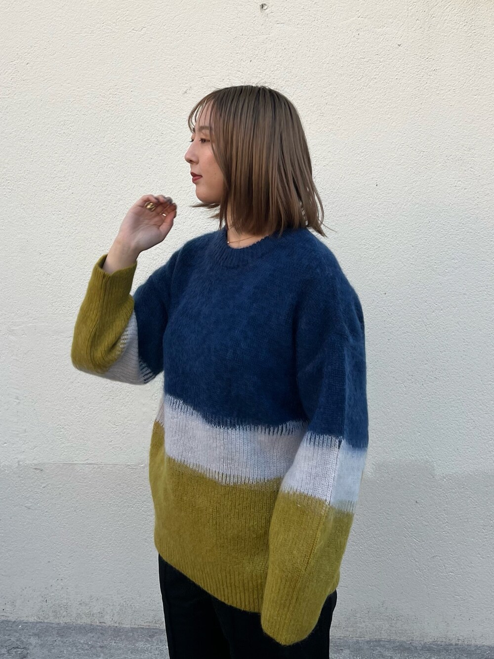 「CITY TOKYOのモヘアカラーグラデーションニットトップス（ニット/セーター、ブルー系）」を使った、福田優花さん（レディース・163cm）の冬コーディネートの4枚目の写真