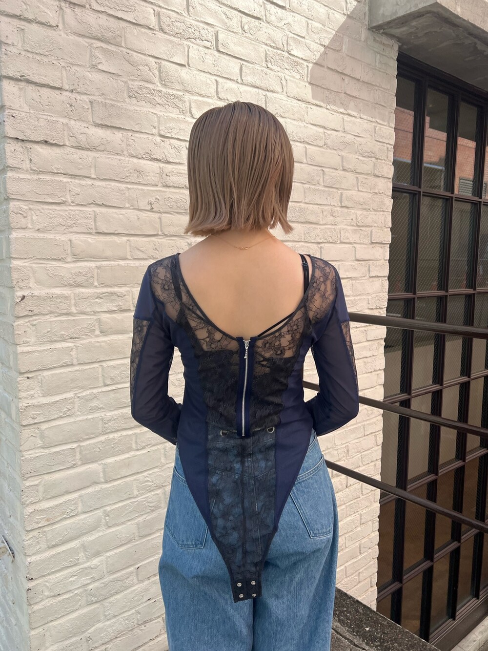 「PUBLIC TOKYOのレースボディスーツ（Tシャツ/カットソー、ブルー系）」を使った、福田優花さん（レディース・163cm）の秋コーディネートの5枚目の写真