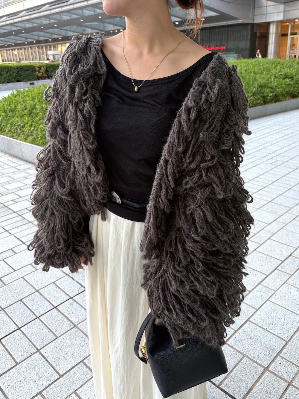 「秋服準備はじめました、大人女子、大人ファッション、きれいめカジュアル、シアートップス、キレイめコーデ、低身長、低身長コーデ、低身長女子、骨格ウェーブ、イエベ秋」|「LOUNGEDRESSの【GALENA/ガレナ】EGGネックレス(ネックレス、ゴールド系)」を使った、こてがわさん(骨格ウェーブ・レディース・151cm)の秋コーディネートの4枚目の写真