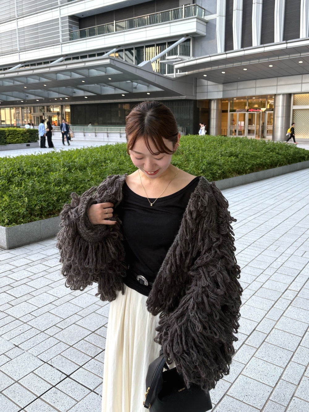 「秋服準備はじめました、大人女子、大人ファッション、きれいめカジュアル、シアートップス、キレイめコーデ、低身長、低身長コーデ、低身長女子、骨格ウェーブ、イエベ秋」|「LOUNGEDRESSの【GALENA/ガレナ】EGGネックレス(ネックレス、ゴールド系)」を使った、こてがわさん(骨格ウェーブ・レディース・151cm)の秋コーディネートの2枚目の写真