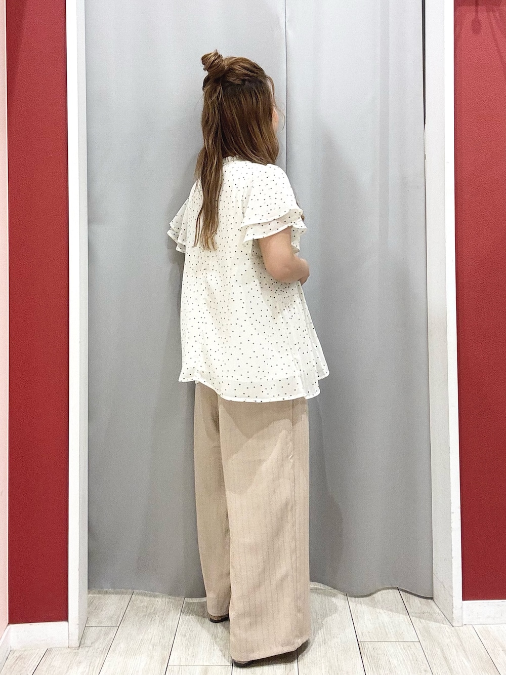 「フリル、プチプラ、お出かけコーデ、休日スタイル、大人可愛い、低身長、低身長コーデ、低身長女子、カーディガン、カーディガンコーデ、ブラウス、ブラウスコーデ、キレイめ、きれいめコーディネート、きれいめコーデ」｜「SHOO・LA・RUEの【ひんやり/UV/さらさらタッチ】女性らしさ漂う 5分袖ボレロカーディガン（カーディガン/ボレロ、ピンク系）」を使った、shio さん（レディース・143cm）の夏コーディネートの8枚目の写真