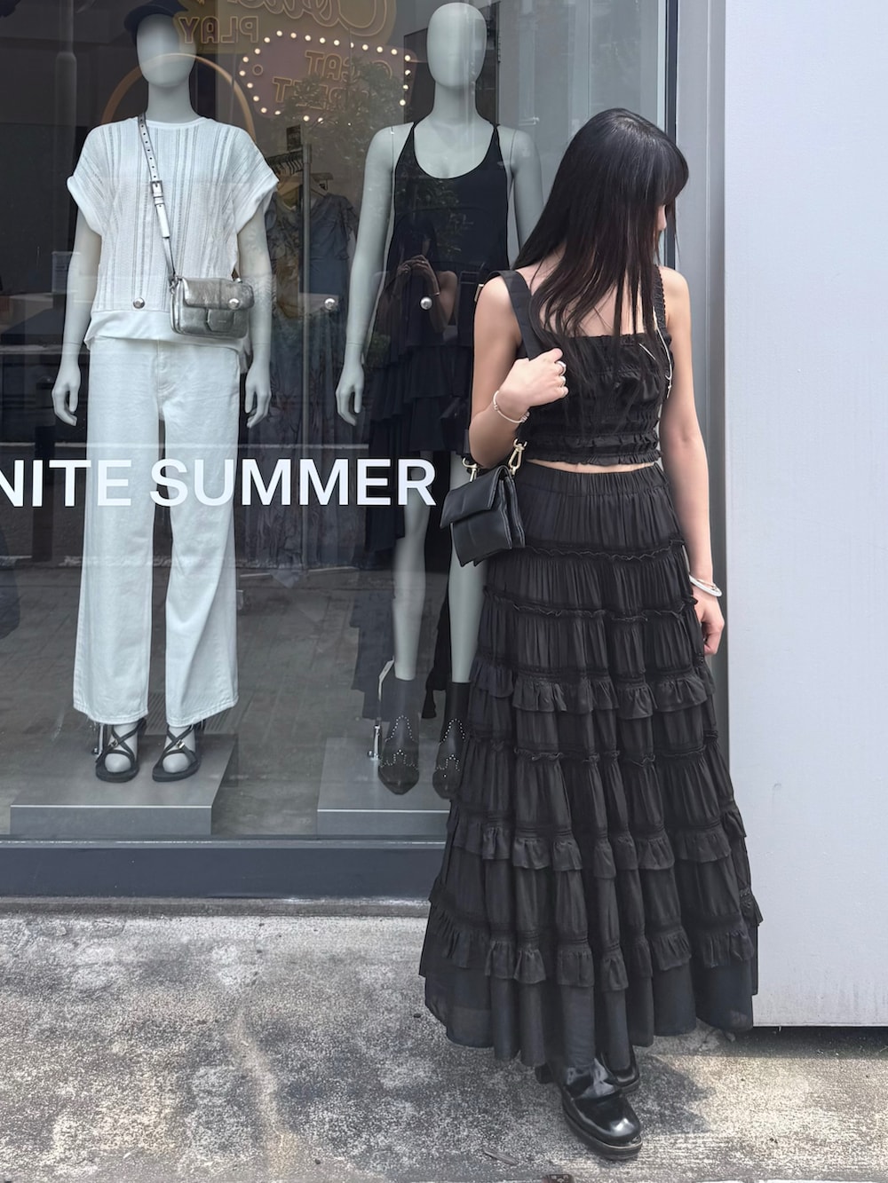 「ブラックコーデ、オトナカジュアル、ALLSAINTS、allsaints原宿、いいね、save、フォローお願いします🤑、おしゃれさんと繋がりたい」|「ALLSAINTSのTALIA TIERED MAXI SKIRT | TALIA ティアード マキシ スカート(スカート、ブラック系)」を使った、Pei Chiangさん(レディース・159cm)の夏コーディネートの2枚目の写真