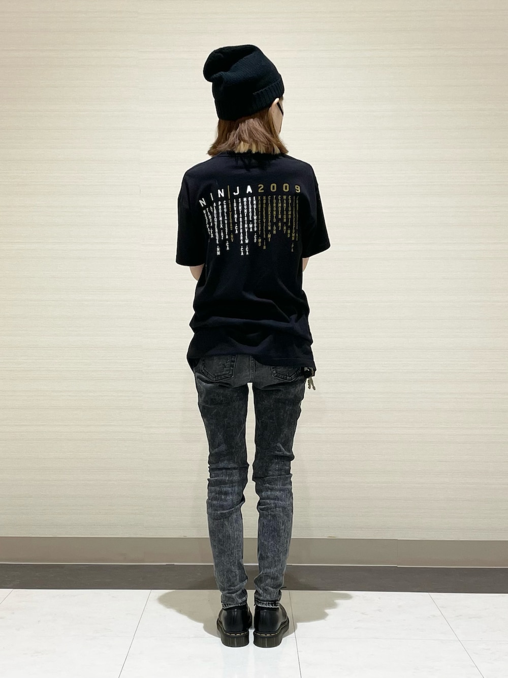 「カジュアルスタイル、ストリート、ストリートコーデ、バンドT、バンドTシャツ、古着MIX、古着、古着コーデ、デニム、デニムパンツ、グランジ、グランジコーデ、マーチン、ブラック、ブラックコーデ」｜「Dr. MartensのDr. Martens/ドクターマーチン 1461 3 ホール シューズ 10085001（ドレスシューズ、ブラック系）」を使った、kuuuさん（レディース・155cm）の夏コーディネートの2枚目の写真