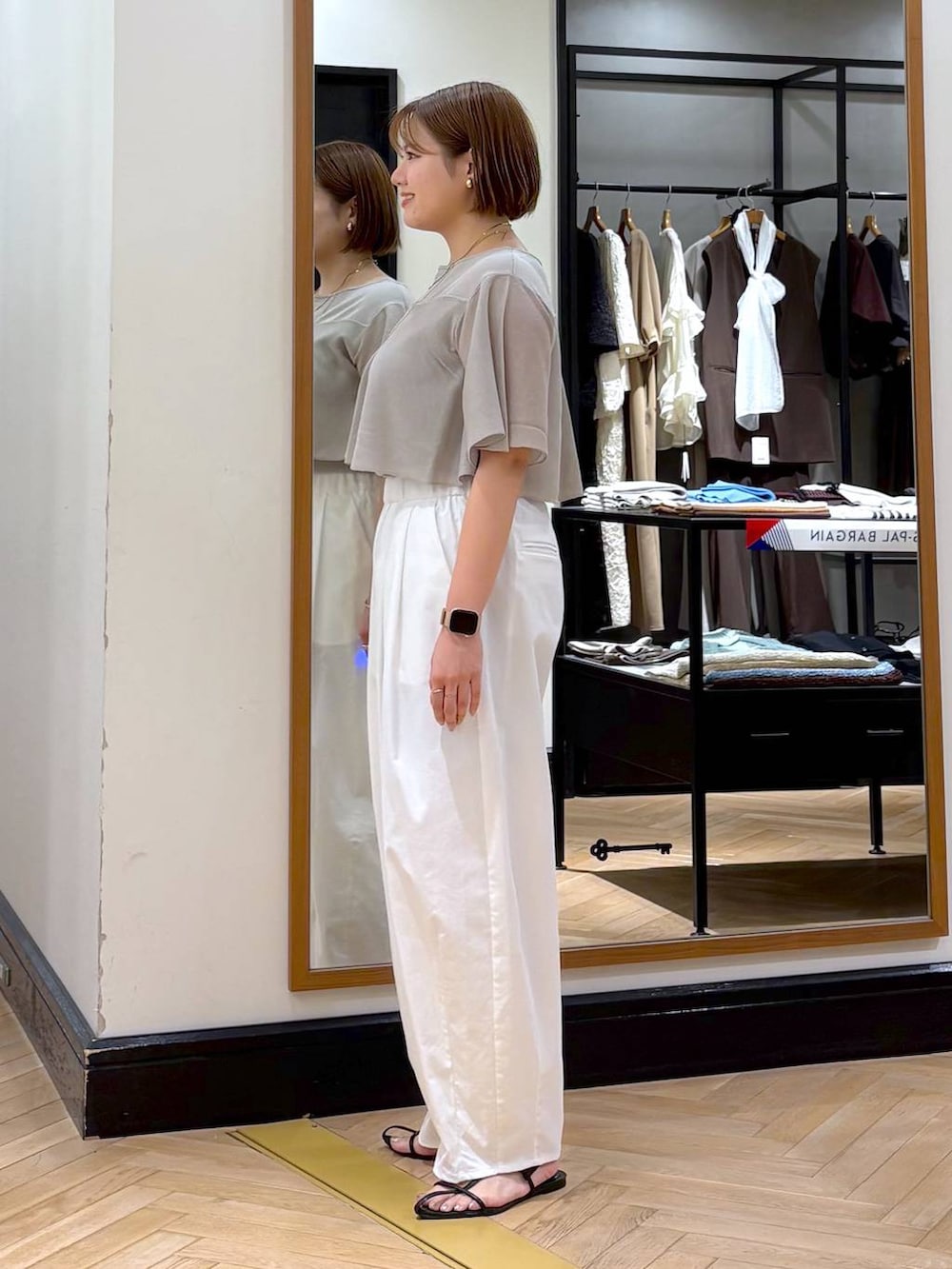 「体型カバー、着痩せ・細見え、きれいめ」｜「A part byのクロスフラットサンダル（サンダル、ブラック系）」を使った、haruさん（レディース・163cm）の夏コーディネートの2枚目の写真
