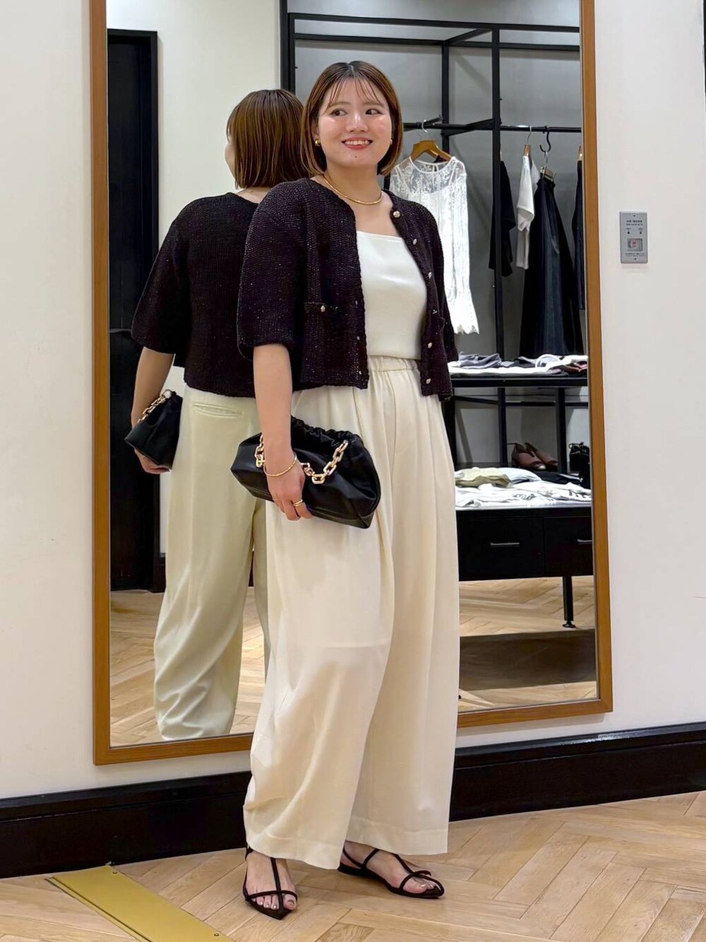 「体型カバー、着痩せ・細見え、きれいめ」｜「A part byのスラックスコクーンボリュームパンツ（スラックス、ホワイト系）」を使った、haruさん（レディース・163cm）の夏コーディネートの2枚目の写真