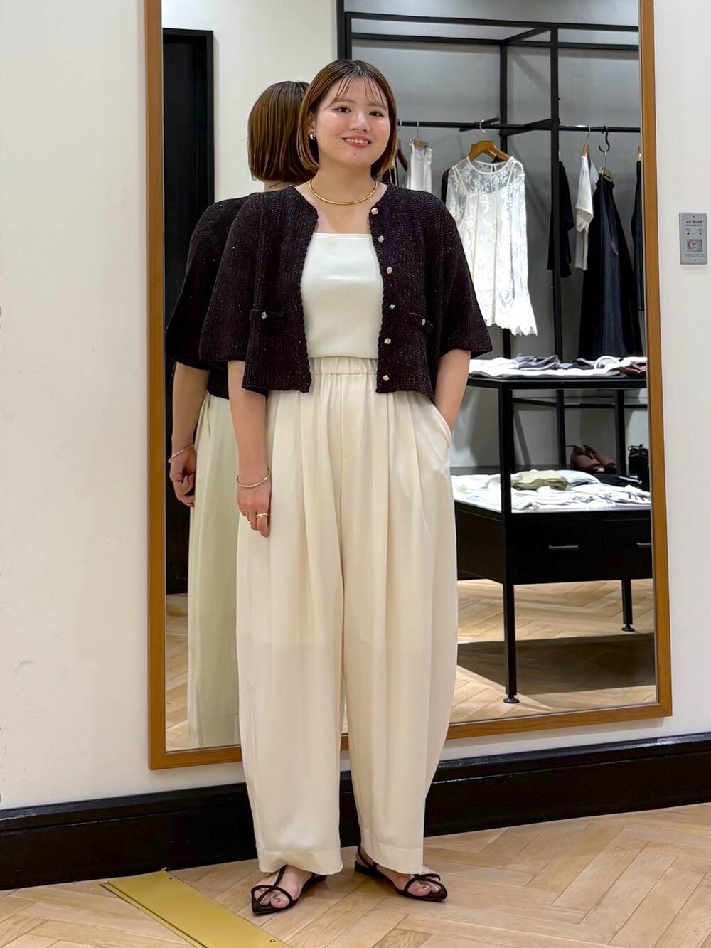 「体型カバー、着痩せ・細見え、きれいめ」｜「A part byのスラックスコクーンボリュームパンツ（スラックス、ホワイト系）」を使った、haruさん（レディース・163cm）の夏コーディネートの4枚目の写真