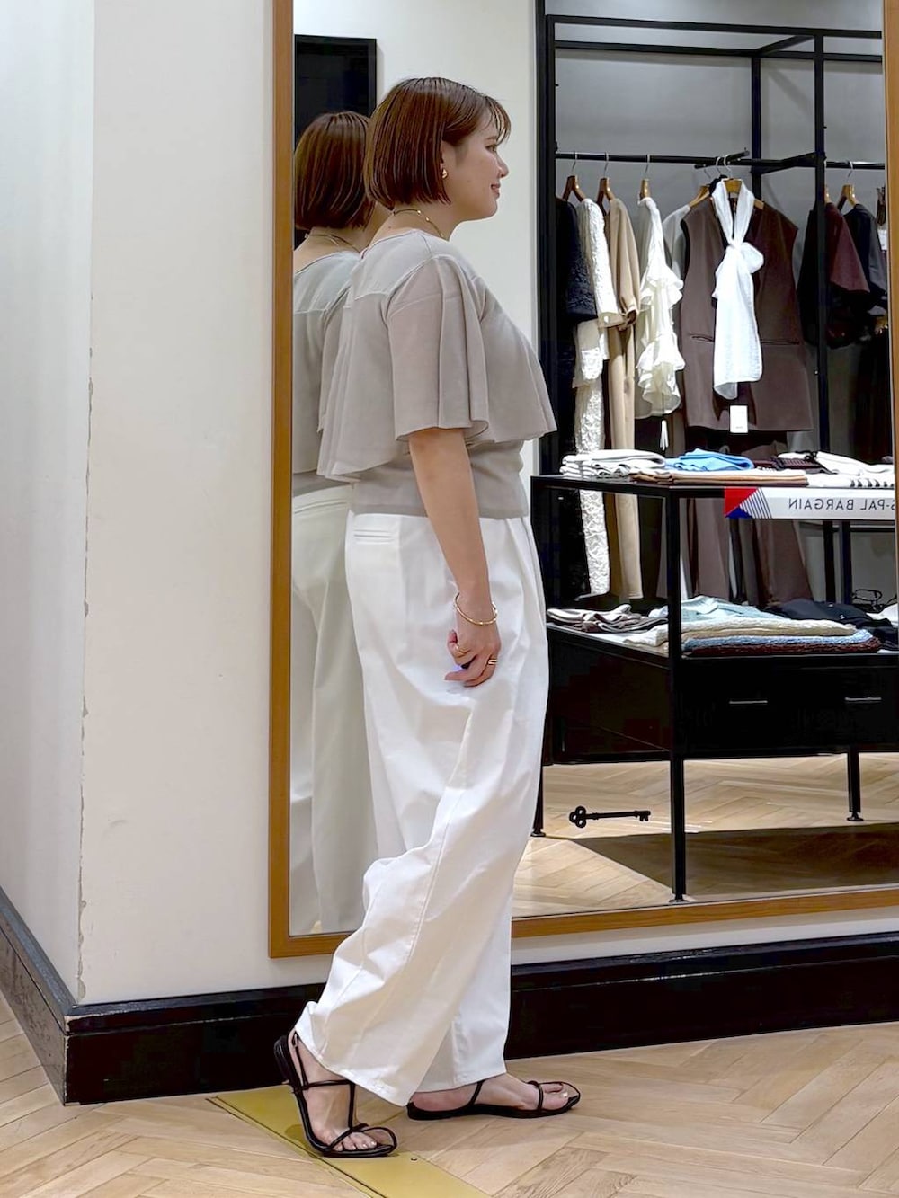「体型カバー、着痩せ・細見え、きれいめ」｜「A part byのクロスフラットサンダル（サンダル、ブラック系）」を使った、haruさん（レディース・163cm）の夏コーディネートの8枚目の写真