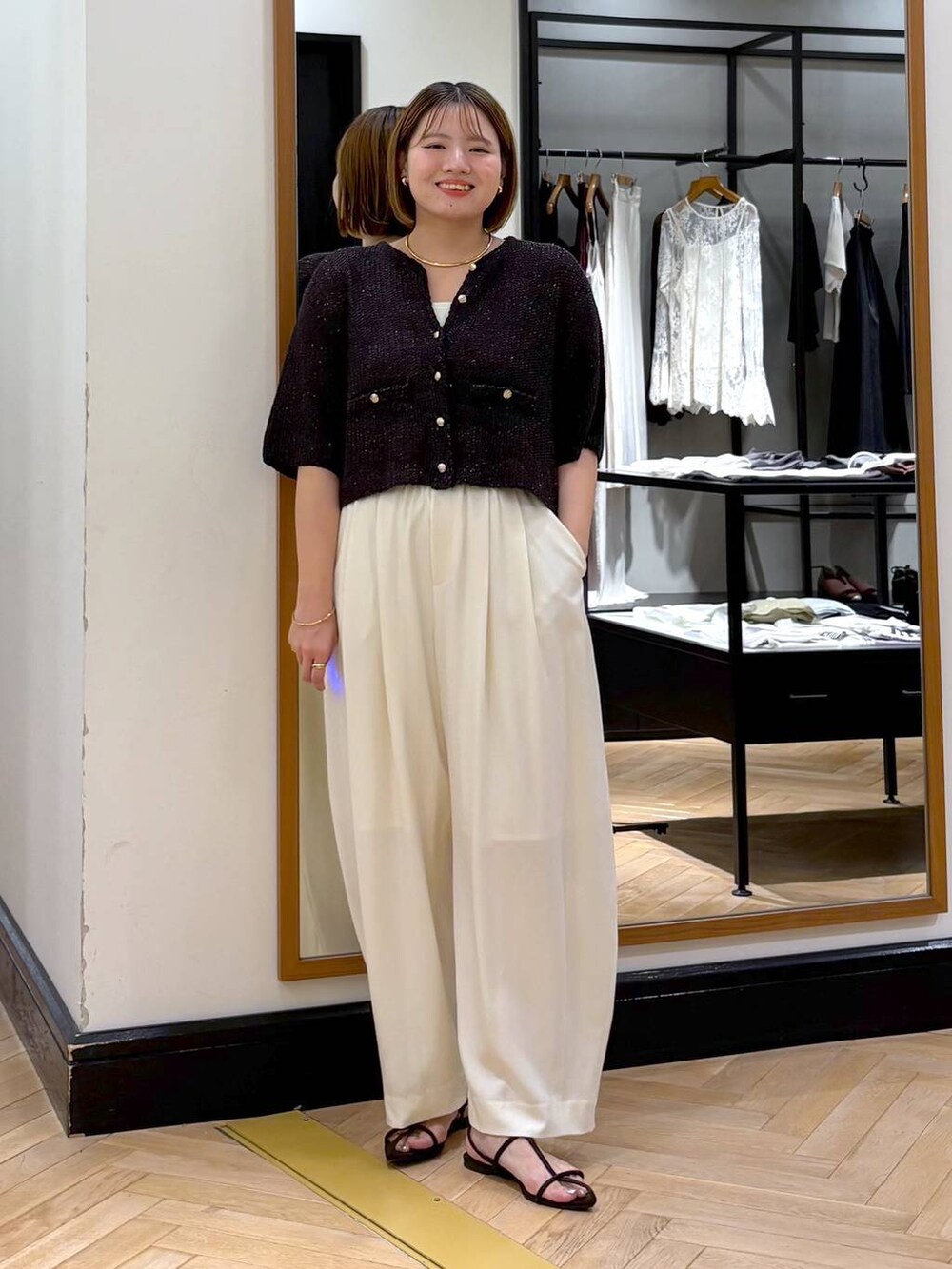 「体型カバー、着痩せ・細見え、きれいめ」｜「A part byのスラックスコクーンボリュームパンツ（スラックス、ホワイト系）」を使った、haruさん（レディース・163cm）の夏コーディネートの7枚目の写真
