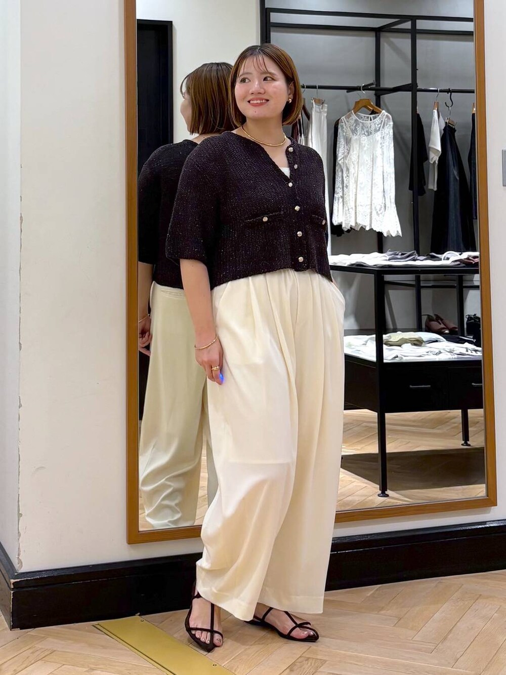 「体型カバー、着痩せ・細見え、きれいめ」｜「A part byのスラックスコクーンボリュームパンツ（スラックス、ホワイト系）」を使った、haruさん（レディース・163cm）の夏コーディネートの8枚目の写真