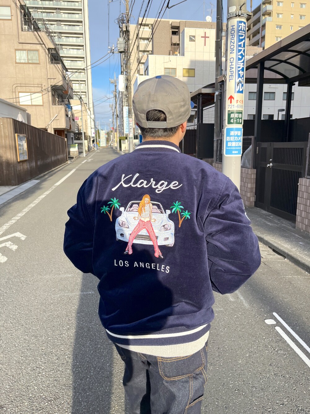「私の推しブランド、XLARGE、エクストララージ、ストリートコーデ」｜「XLARGEのTEAM LOGO 2TONE CAP（キャップ、グレー系）」を使った、村井勇斗さん（メンズ・164cm）の冬コーディネートの3枚目の写真