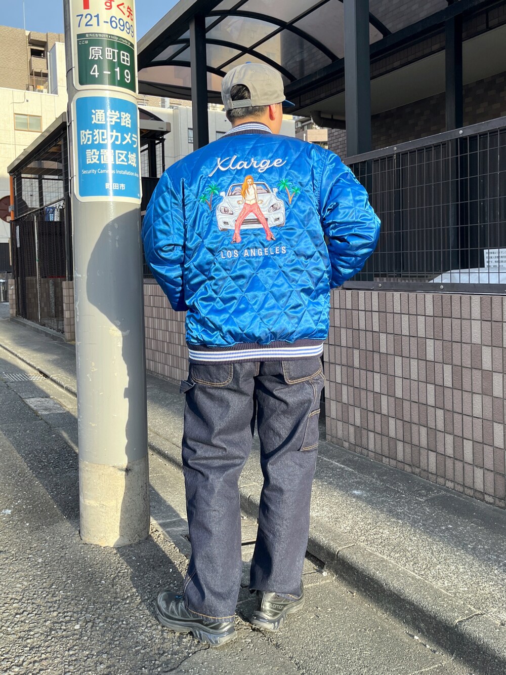 「私の推しブランド、XLARGE、エクストララージ、ストリートコーデ」｜「XLARGEのTEAM LOGO 2TONE CAP（キャップ、グレー系）」を使った、村井勇斗さん（メンズ・164cm）の冬コーディネートの2枚目の写真