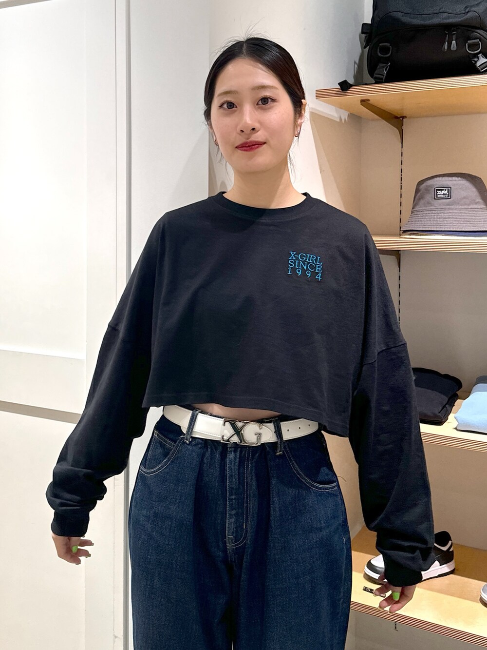 「春先取り、シンプルコーデ、春服、キレイめ、着回しコーデ、大人カジュアル、デニム、x-girl、x-girl_ootd、ootd」｜「X-girlのLIP WIDE L/S TEE（Tシャツ/カットソー、ブラック系）」を使った、立花清華さん（レディース・168cm）の冬コーディネートの2枚目の写真