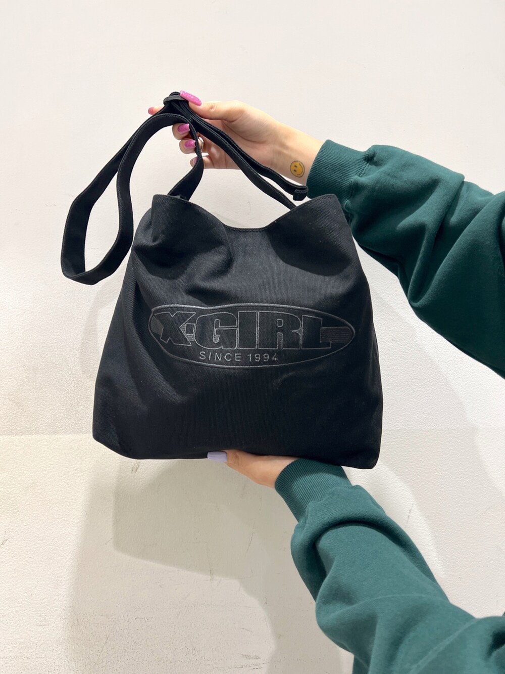「秋先取りコーデ、休日スタイル、秋服準備はじめました、シンプルスタイル、キレイめカジュアル、大人女子、シンプルコーデ、x-girl、x-girl_ootd、ootd」｜「X-girlのELBOW SLIT SWEAT HOODIE（パーカー、グリーン系）」を使った、立花清華さん（レディース・168cm）の夏コーディネートの2枚目の写真