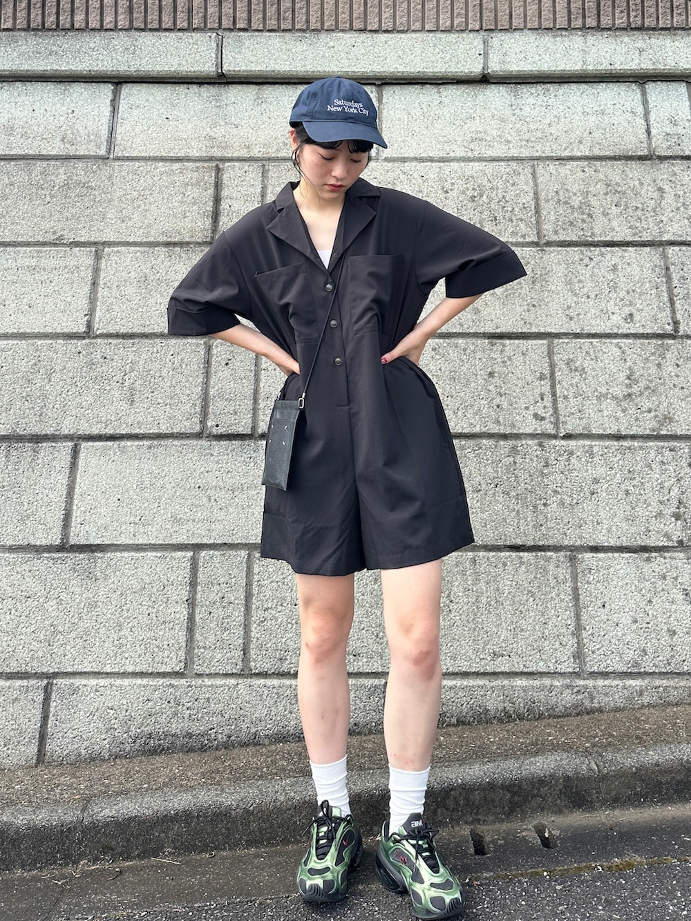 「カジュアル、カジュアルコーデ、ナイキ、NIKE、PR、AIRMAXMUSE、スニーカー、スニーカーコーデ、スポーツミックス、キャップ、オトナカジュアル、大人カジュアル、シンプルコーデ、シンプル、オールインワン」｜「NIKEのナイキ エア マックス ミューズ ウィメンズシューズ / Nike Air Max Muse Women's Shoes FV1920-004 Black（スニーカー、ブラック系）」を使った、𝐒 𝐄 𝐈 𝐑 𝐀さん（レディース・168cm）の夏コーディネートの2枚目の写真