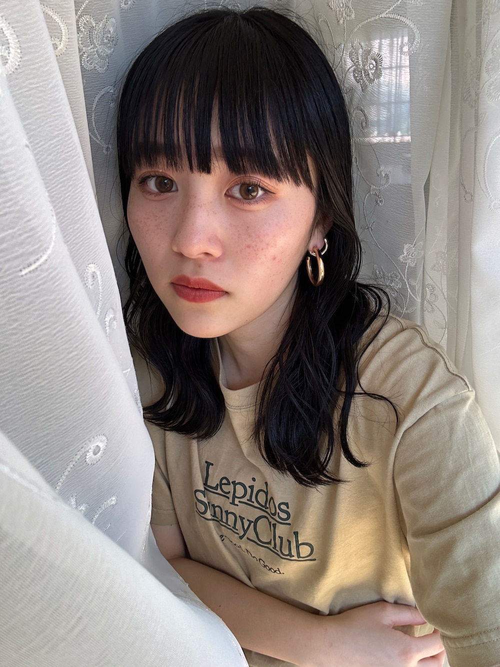 「初夏コーデ、WEARyouthコーデ、夏のコスメと服、カジュアルコーデ、カジュアル、きれいめカジュアル、キレイめ、シンプルコーデ、シンプル、夏コーデ、休日コーデ、ラフ、休日スタイル、パンツスタイル、Tシャツ」|「COACHのイザベル ローファー(ローファー、ブラック系)」を使った、𝐒 𝐄 𝐈 𝐑 𝐀さん(レディース・167cm)の夏コーディネートの2枚目の写真
