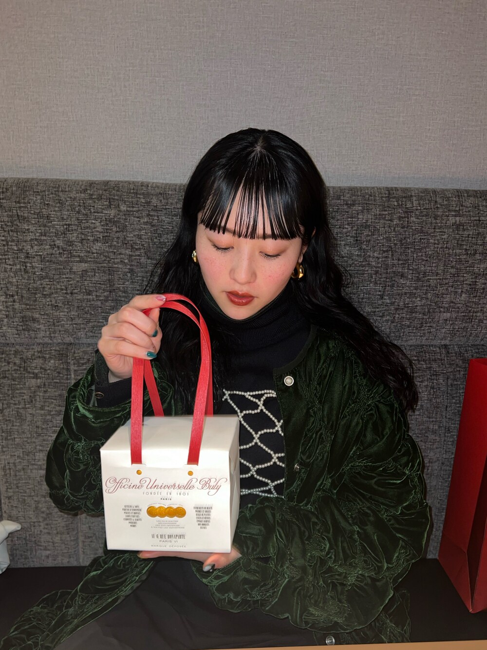 「新星WEARISTAにエントリー、WEARyouthコーデ、今日のコスメと服、カジュアルコーデ、カジュアル、お出かけコーデ、オトナカジュアル、大人カジュアル、きれいめカジュアル、キレイめ、シンプルコーデ、シンプル、パンツスタイル、ブラック、おしゃれさんと繋がりたい」|「UNIQLOのアイテム(パンツ、ブラック系)」を使った、𝐒 𝐄 𝐈 𝐑 𝐀さん(レディース・167cm)の冬コーディネートの2枚目の写真