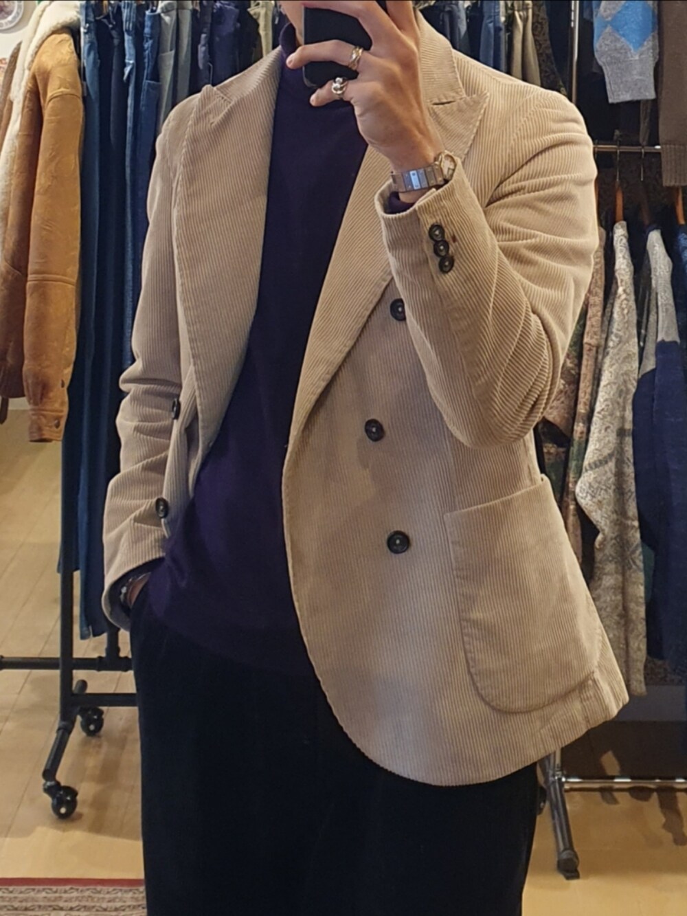 「冬コーデ、ロングコート、メンズファッション、お洒落さんとつながりたい、大人カジュアル、シンプルスタイル、いいね、save、フォローお願いします🤑、きれいめカジュアル、シンプル、ダッフルコート、パープル、ネイビー、コーデュロイ、ローファー、ジャケット」｜「UNIQLOのアイテム（ニット/セーター、パープル系）」を使った、amenoishidatamiさん（メンズ・174cm）の冬コーディネートの3枚目の写真