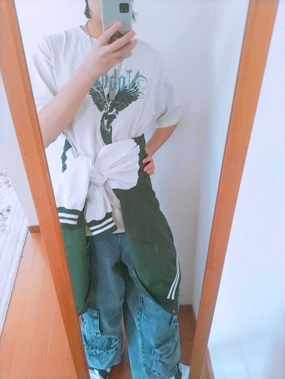 「カーゴデニム、ADRER、犬飼京、COLONY2139、VISIONSTREETWEAR、カジュアル、NIKE」｜「ADRERのparachute cargo pants denim / TR（カーゴパンツ、ブルー系）」を使った、Keigo1002さん（メンズ・169cm）の春コーディネートの2枚目の写真