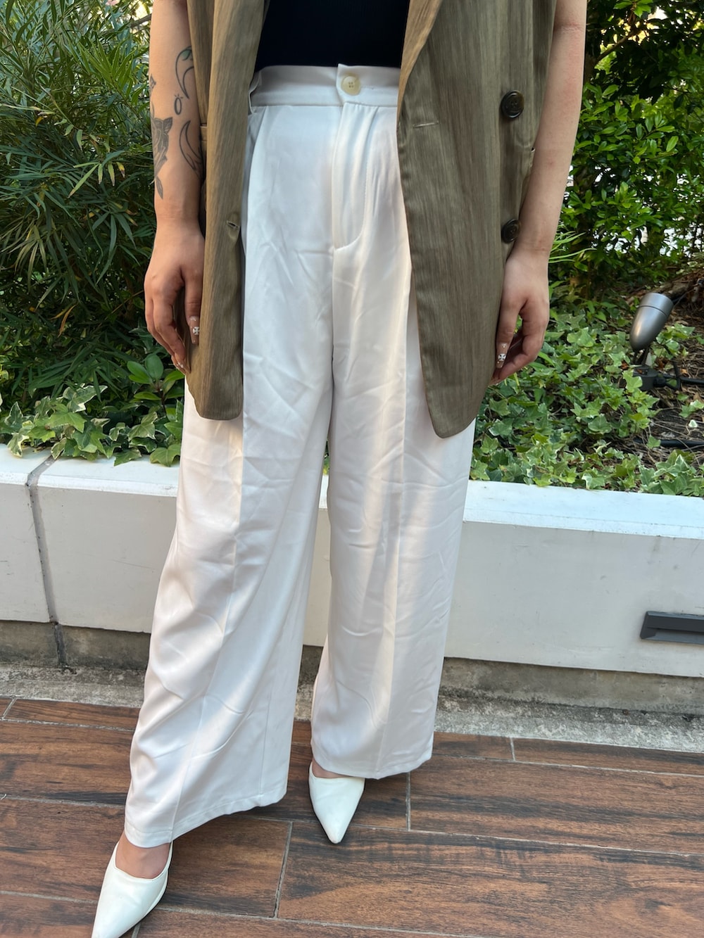 「ANAPのツイル ストレート パンツ（その他パンツ、ホワイト系）」を使った、Yukariさん（レディース・156cm）の夏コーディネートの4枚目の写真