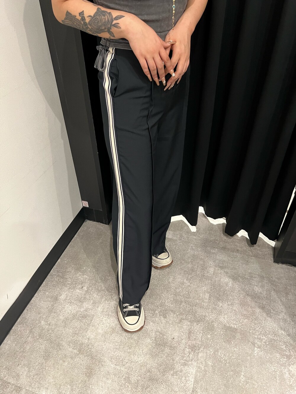 「ANAPのサイドライン ストレート スラックス パンツ（スラックス、ブルー系）」を使った、Yukariさん（レディース・156cm）の夏コーディネートの2枚目の写真