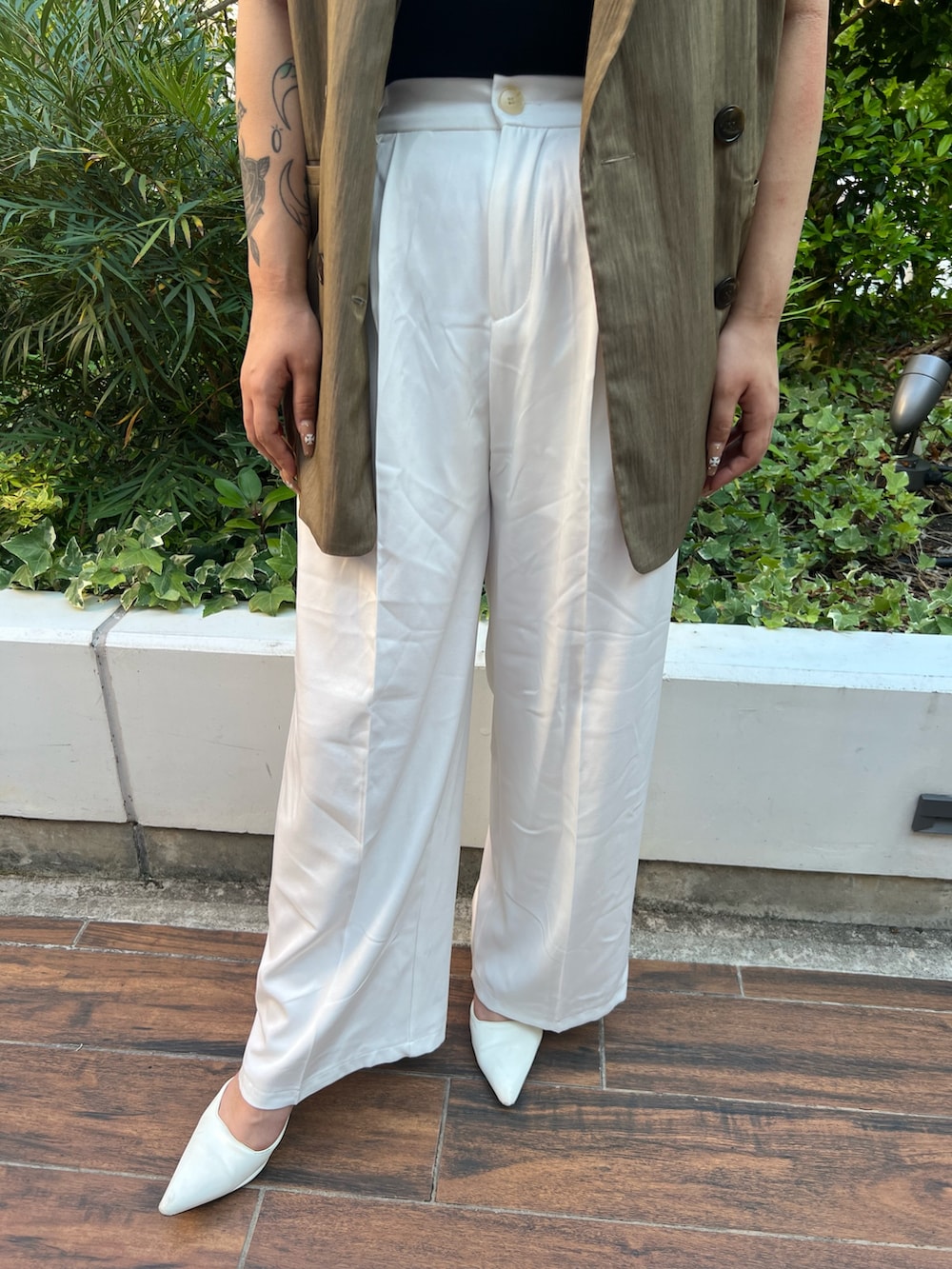 「ANAPのツイル ストレート パンツ（その他パンツ、ホワイト系）」を使った、Yukariさん（レディース・156cm）の夏コーディネートの5枚目の写真