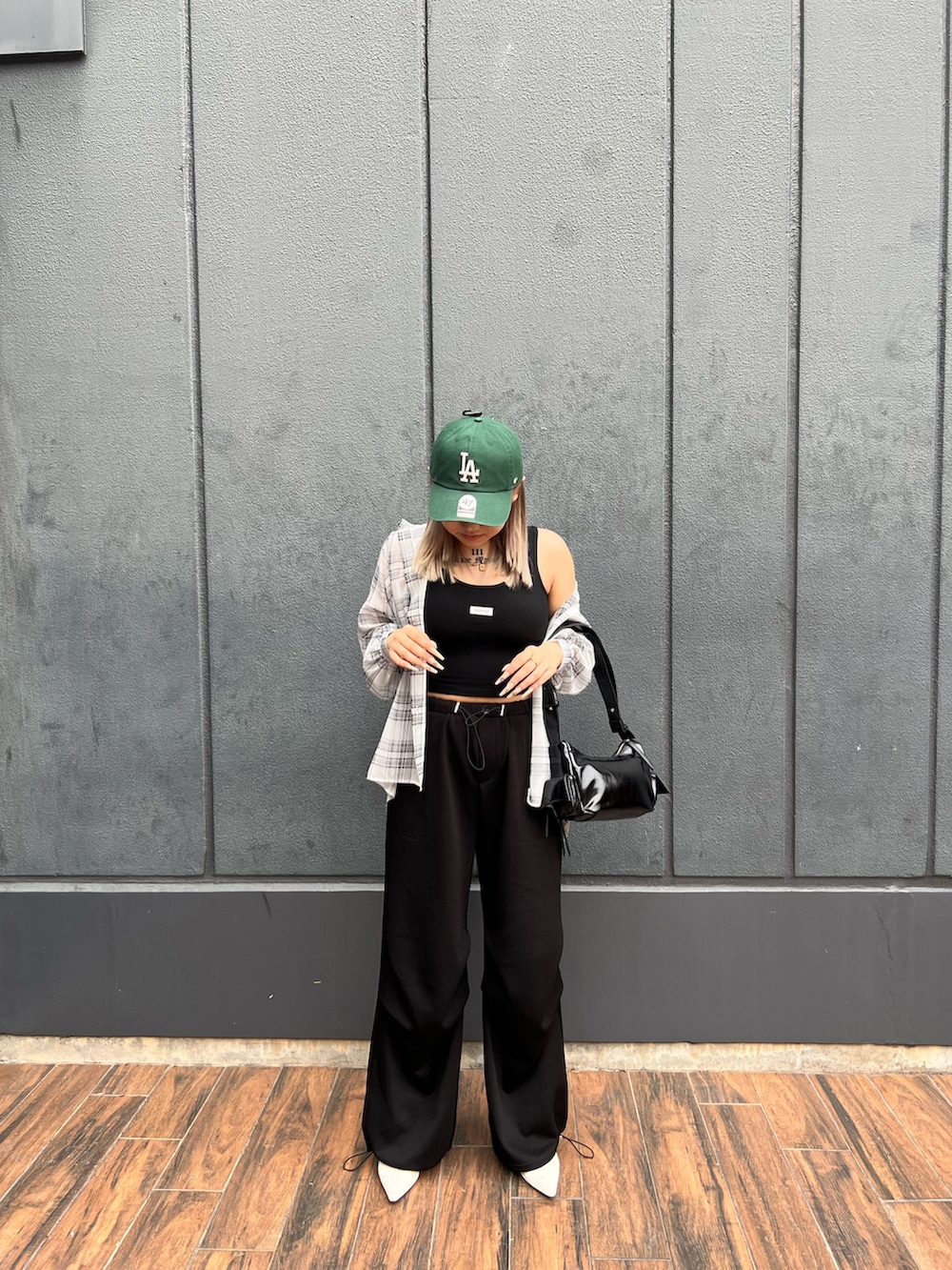 「ANAPのチェックシアーブラウス（シャツ/ブラウス、ホワイト系）」を使った、Yukariさん（骨格ウェーブ・レディース・156cm）の春コーディネートの2枚目の写真