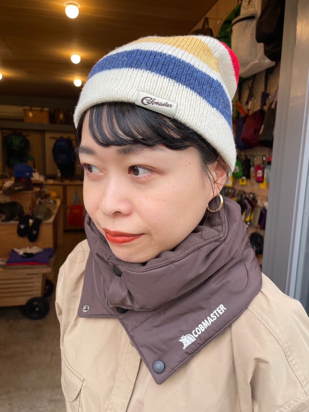 「アウトドア、アウトドアミックス、アウトドアスタイル、メンズライク、メンズライクコーデ、メンズライク女子、防寒、防寒スタイル、防寒コーデ、ファッションを楽しもう、ニット帽、ネックウォーマー、大人カジュアル、冬ファッション、キャンプコーデ」｜「COBMASTERのアイテム（ニットキャップ/ビーニー、その他）」を使った、cobmaster_adachiさん（レディース・157cm）の秋コーディネートの2枚目の写真