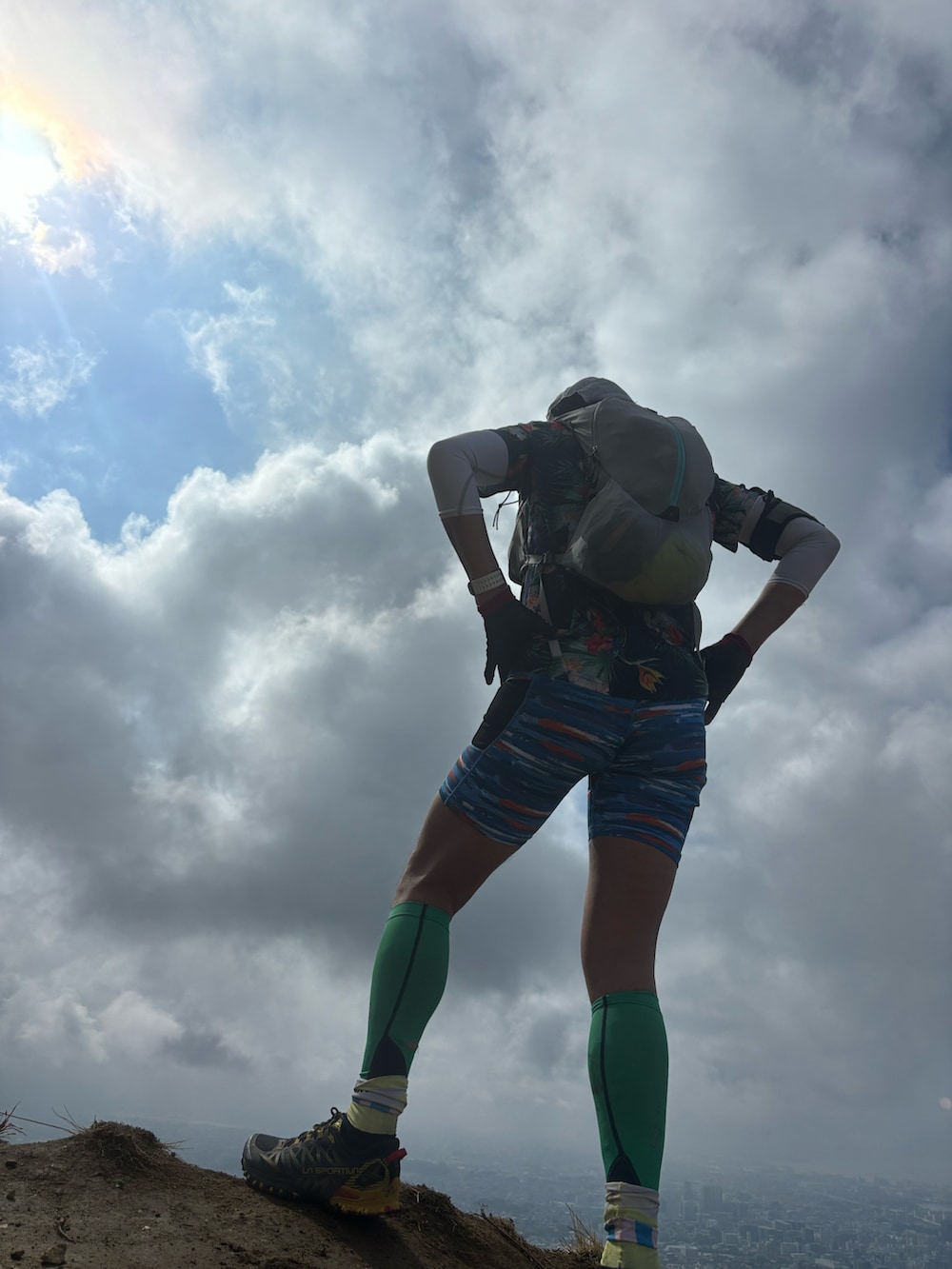 その他のトップス、その他のレギンス/スパッツ、その他のキャップを着用したメンズの冬コーディネートの2枚目の写真