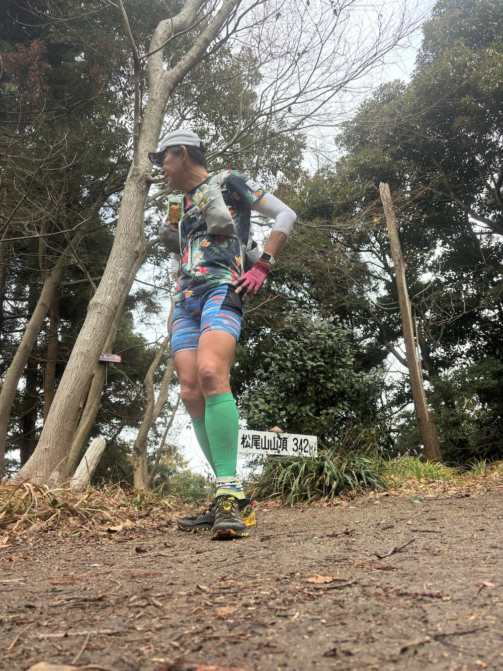 その他のトップス、その他のレギンス/スパッツ、その他のキャップを着用したメンズの冬コーディネートの5枚目の写真