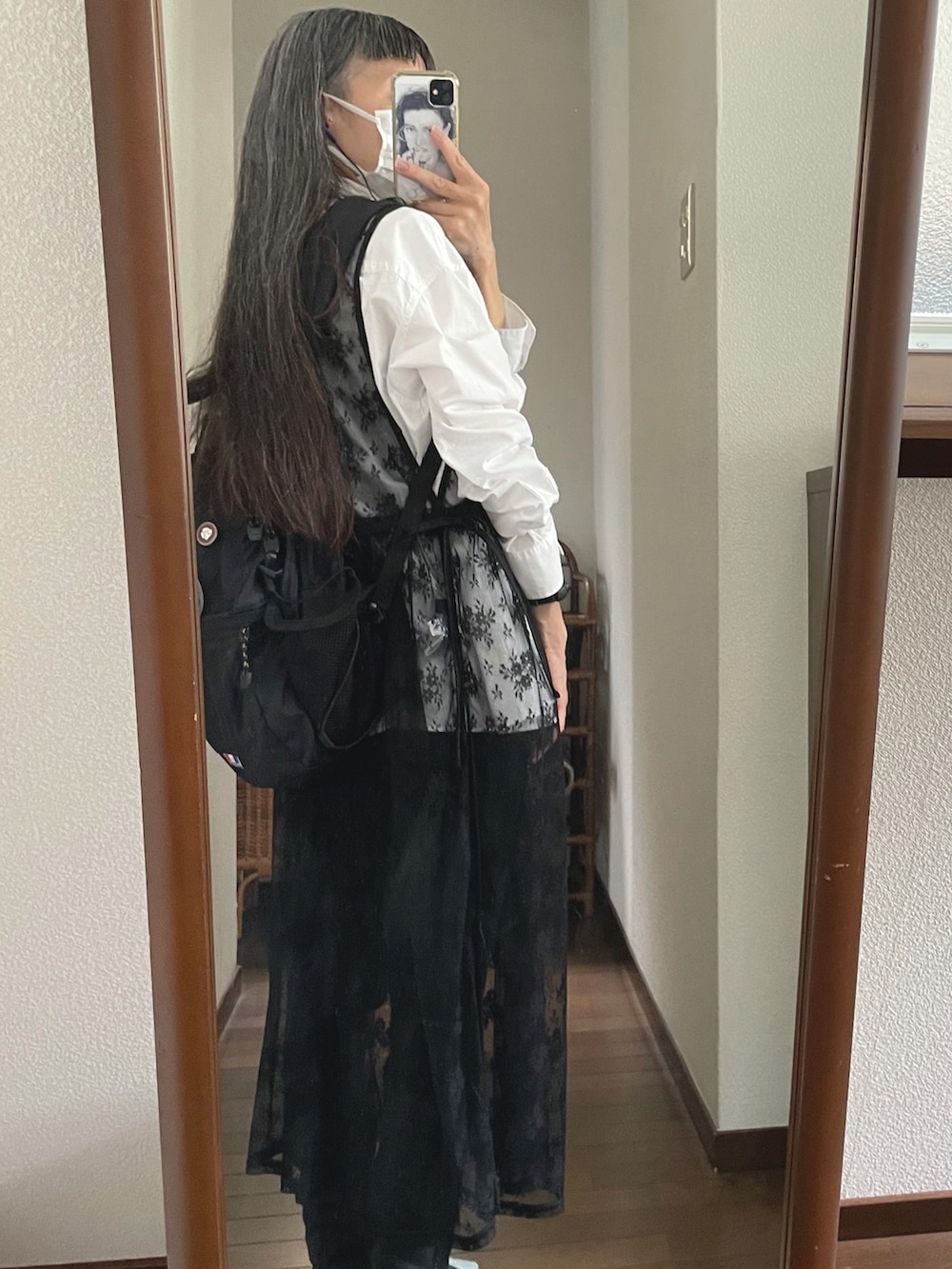 「白シャツ、チュールワンピース レイヤード」｜「UNIQLOのアイテム（シャツ/ブラウス、ホワイト系）」を使った、maiさん（レディース・146cm）の夏コーディネートの2枚目の写真