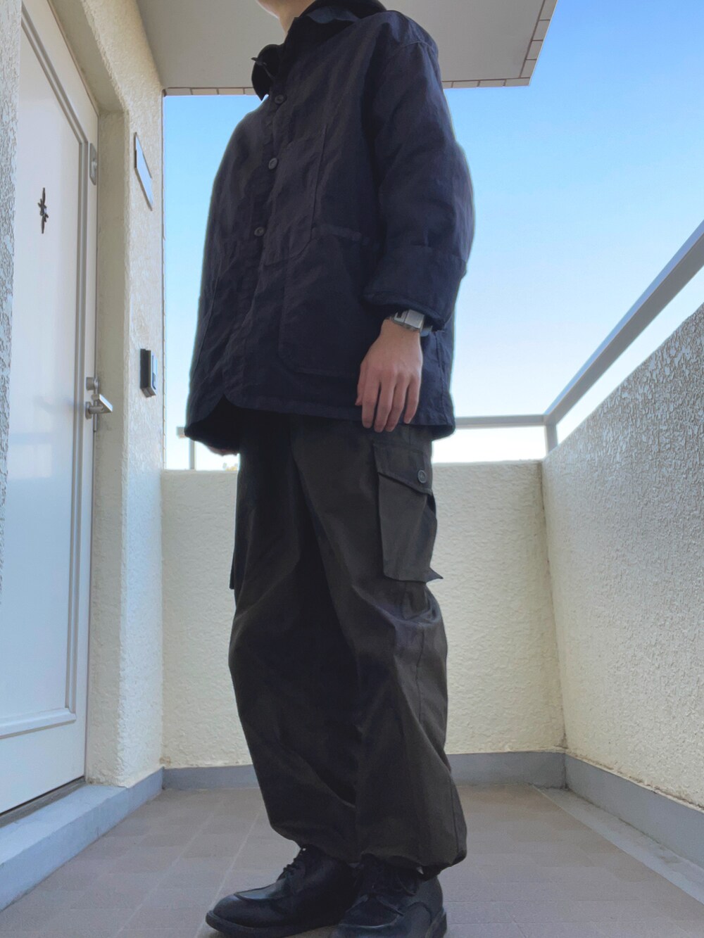 「レイヤードスタイル、レイヤード、ミリタリー、革靴、カーキ、パーカー、シャツスタイル、シャツ、ビッグシルエット、ミリタリーパンツ、オーバーサイズ、休日スタイル、カジュアル、古着、黒」｜「niko and...のフェイクレザーUチップシューズ（その他シューズ、ブラック系）」を使った、ゆづき　さん（メンズ・172cm）の冬コーディネートの2枚目の写真
