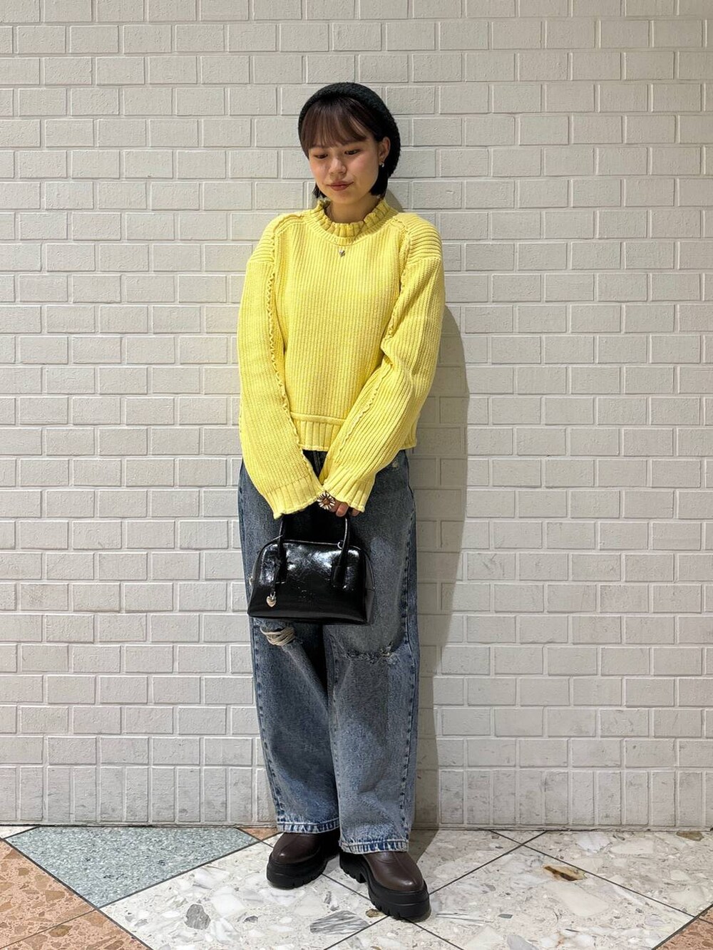 「カジュアル、着痩せ・細見え、差し色コーデ、秋コーデ、冬コーデ、ニット、デニムパンツ、ベレー帽、LOWRYS FARM」｜「LOWRYS FARMのＣＯＮＥ／ワイドストレートパンツ　 131356（デニムパンツ、ブルー系）」を使った、chipiさん（骨格ストレート・レディース・158cm）の秋コーディネートの4枚目の写真