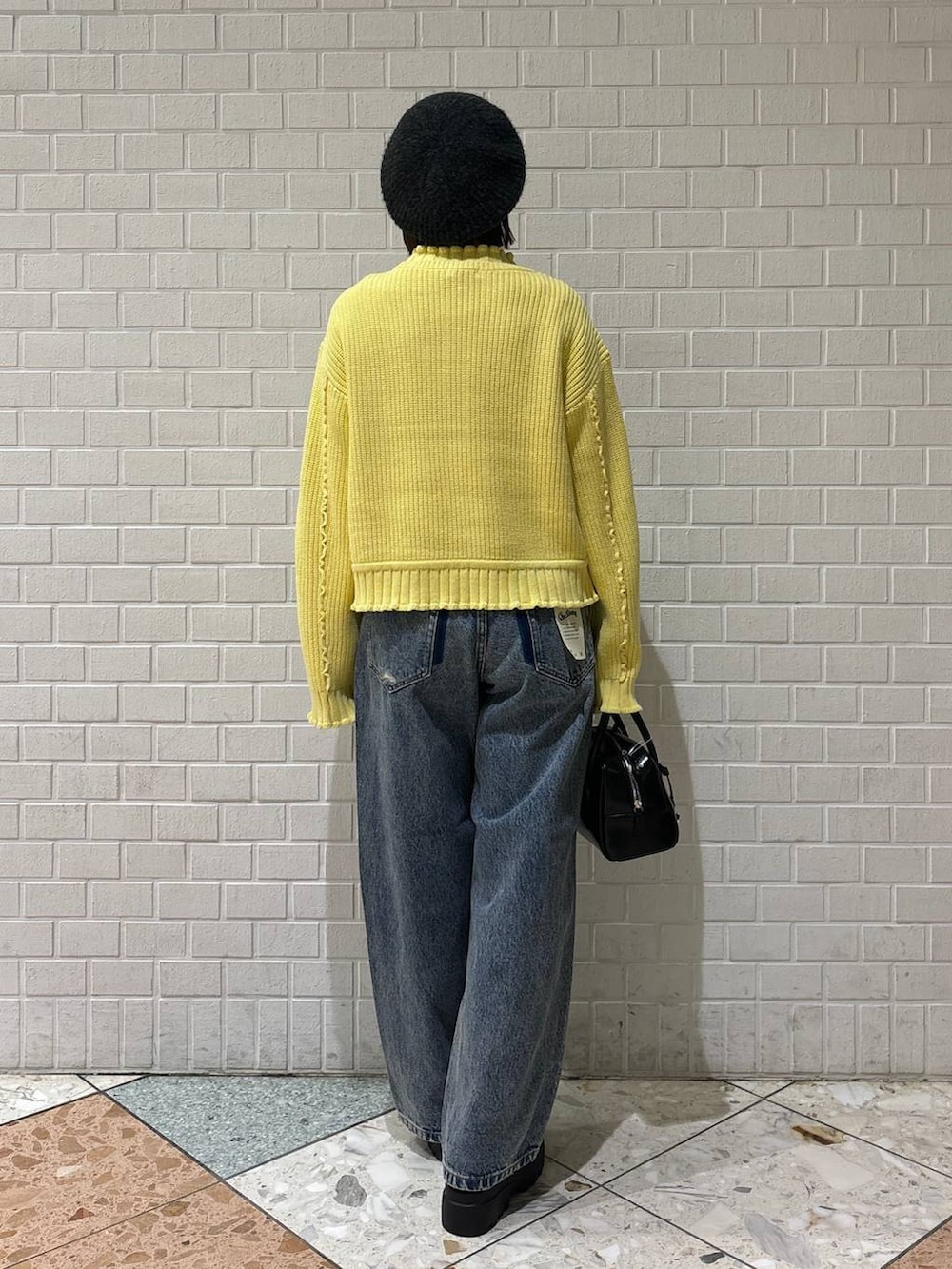 「カジュアル、着痩せ・細見え、差し色コーデ、秋コーデ、冬コーデ、ニット、デニムパンツ、ベレー帽、LOWRYS FARM」｜「LOWRYS FARMのＣＯＮＥ／ワイドストレートパンツ　 131356（デニムパンツ、ブルー系）」を使った、chipiさん（骨格ストレート・レディース・158cm）の秋コーディネートの3枚目の写真