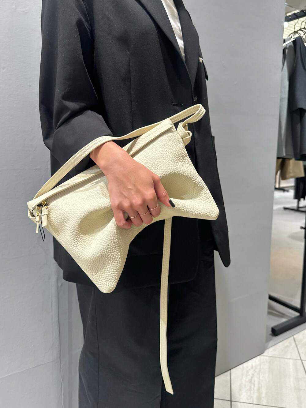 LA PEAU DEGEM × ITTI レザーバッグ ITTI（イッチ）の「【LA PEAU DE GEM×ITTI】ショルダーレザー