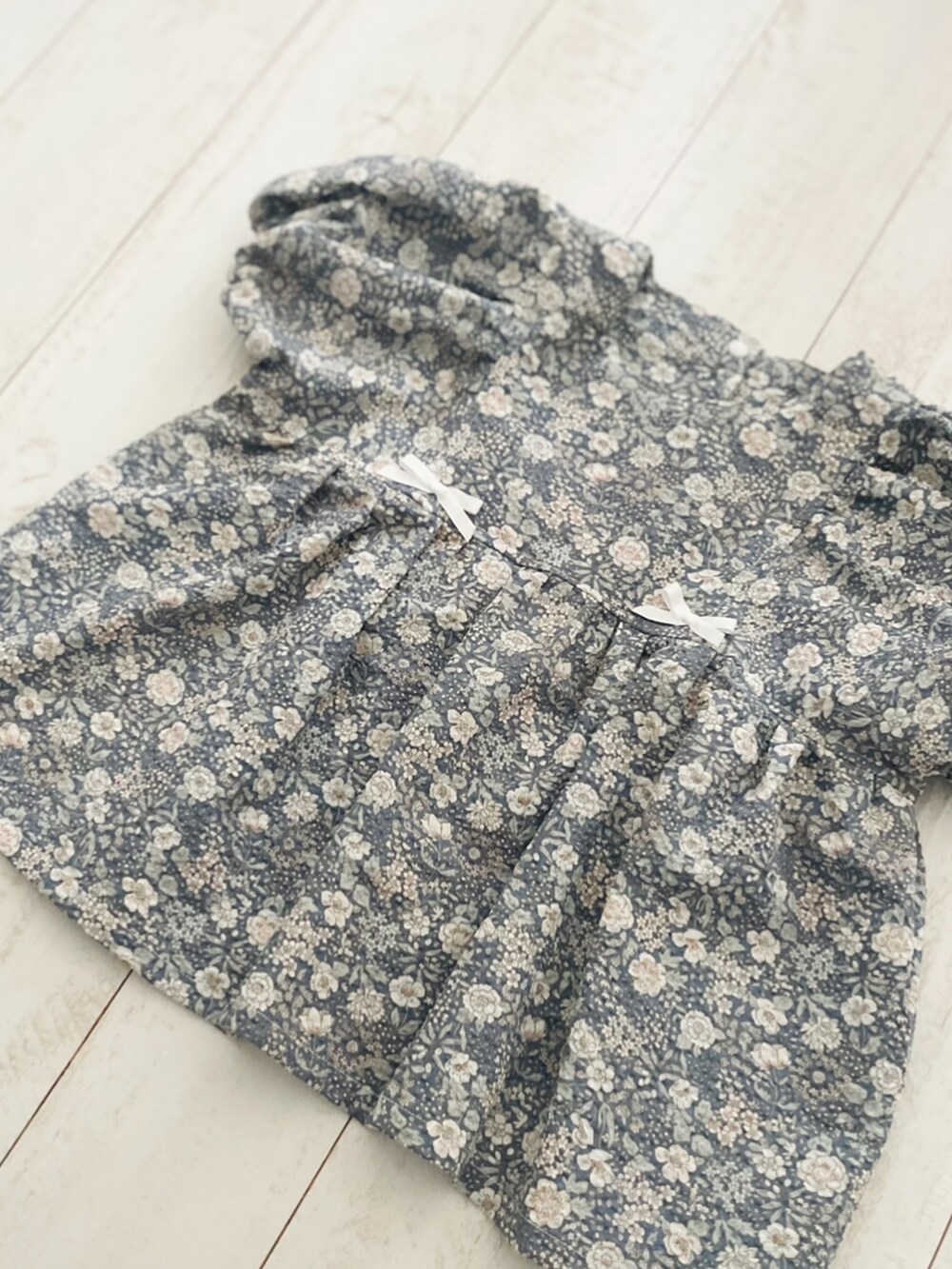 「キッズファッション、０歳、1歳、80cm、90cm、おんなのこ」｜「Handmadeのアイテム（チュニック、ブルー系）」を使った、MON ANGEさん（キッズ・80cm）の秋コーディネートの4枚目の写真