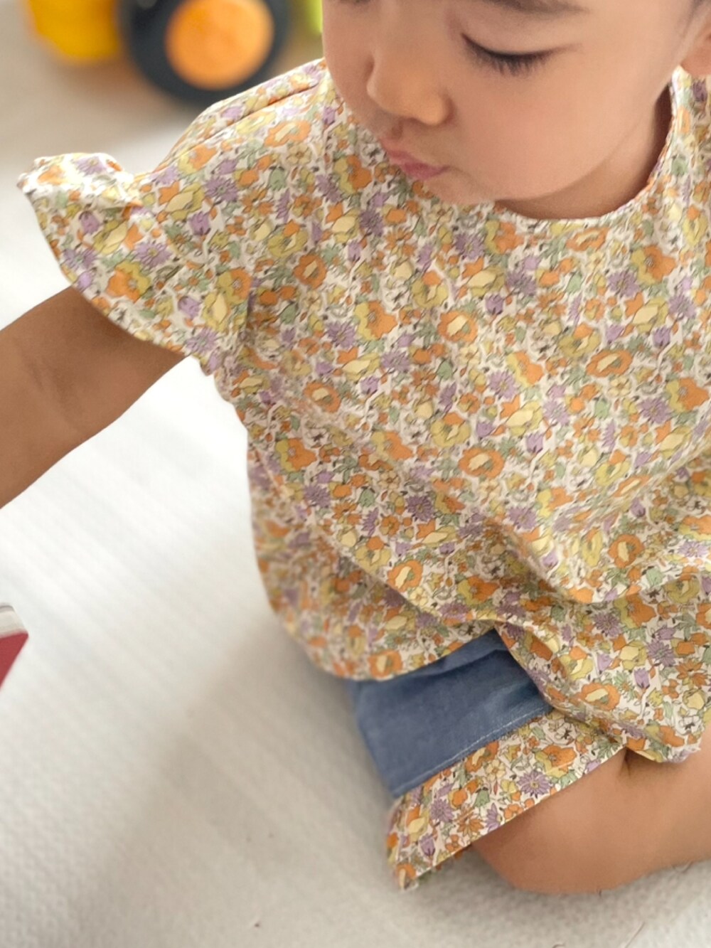 「80cm、90cm、０歳、1歳、おんなのこ、キッズファッション、ハンドメイド」｜「Handmadeの80cm（Tシャツ/カットソー、イエロー系）」を使った、MON ANGEさん（キッズ・80cm）の秋コーディネートの2枚目の写真