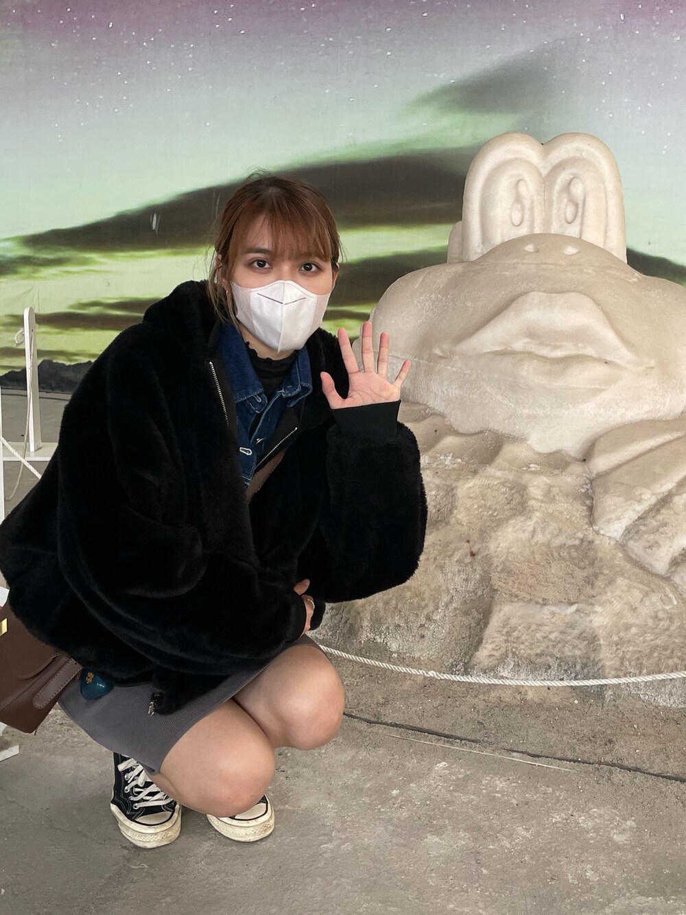「attention2015のアイテム（デニムジャケット、ブルー系）」を使った、エマさん（レディース・161cm）の冬コーディネートの2枚目の写真