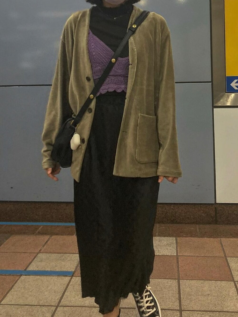 「ootd、秋コーデ、ビスチェ、重ね着」｜「GUのアイテム（ノーカラージャケット、グリーン系）」を使った、エマさん（レディース・161cm）の秋コーディネートの2枚目の写真