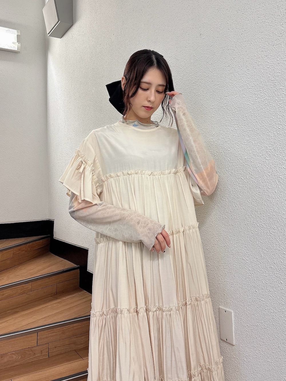 「ティアードワンピース、ロングワンピース、レイヤードスタイル、メッシュトップス、シアートップス、レースパンツ、レースレギンス、厚底シューズ、厚底ローファー、スエードシューズ、ヴィンテージライク、大人ガーリー、淡色コーデ」｜「merry jennyのティアードティアードスリーブワンピース（ワンピース、ホワイト系）」を使った、nanakaさん（レディース・163cm）の夏コーディネートの3枚目の写真