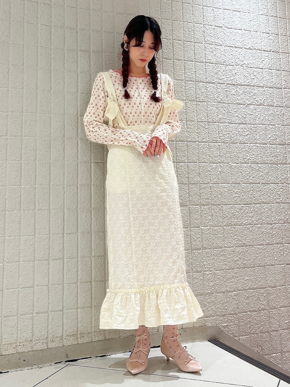 レディースの春コーディネートの3枚目の写真