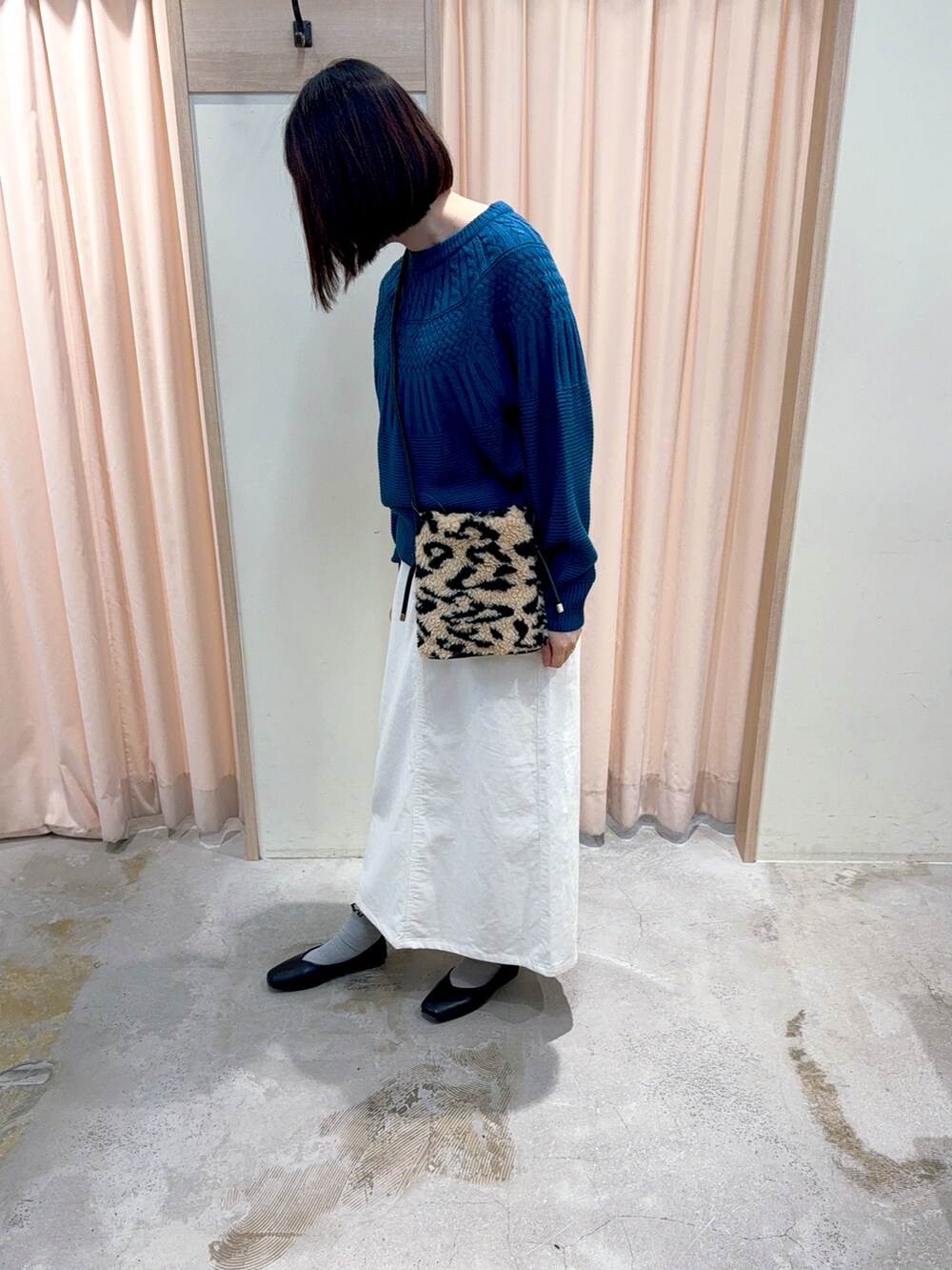 「ファッションを楽しもう、オトナ女子、着回しコーデ、カジュアルコーデ、おしゃれさんと繋がりたい、シンプルスタイル、オトナカワイイ、おでかけコーデ、大人カジュアル、重ね着ベストシーズン、コーデュロイ」｜「Lugnoncureのパディングベスト（ベスト、ブラック系）」を使った、田丸七緒【168cm】さん（レディース・168cm）の秋コーディネートの2枚目の写真